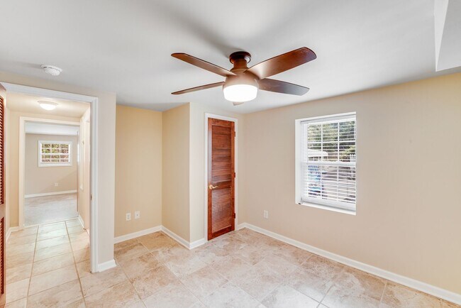 Foto del edificio - 2417 Laburnum Ave