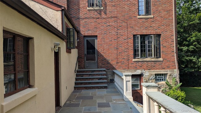 Building Photo - 78 Roe Ave