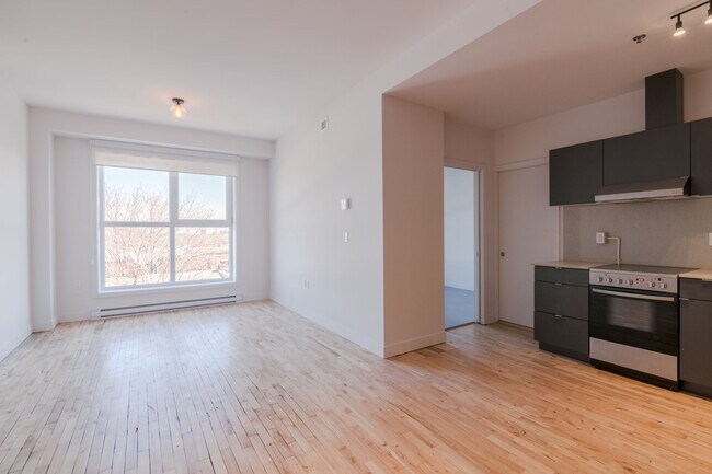 Photo du bâtiment - 4350 Av. de l'Hôtel-de-Ville