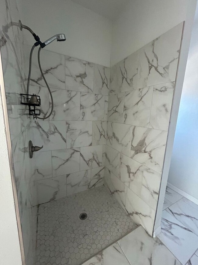 Building Photo - SPACIOUS 4 BEDROOM- 2 BATHROOM RETREAT IN BEAUTIFUL LAKE PLACID