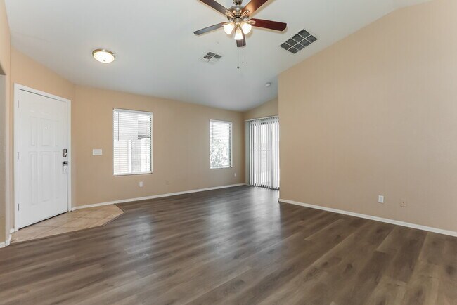 Foto del edificio - 28953 N Coal Ave