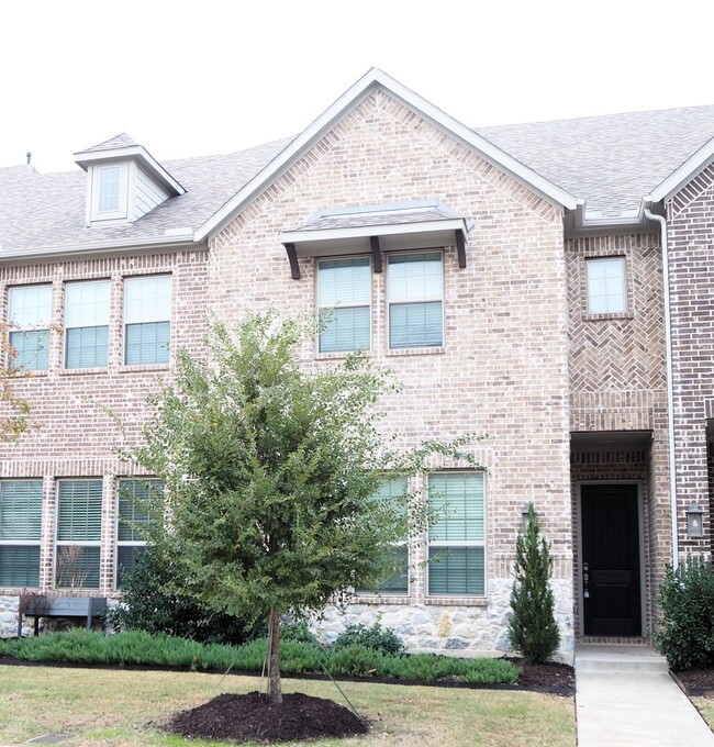 Foto del edificio - 3 Bed 2.5 Bath Townhouse in Farmers Branch