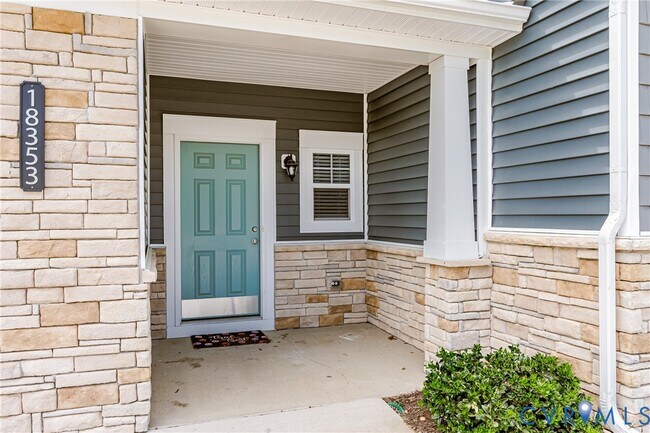 Foto del edificio - 18353 Palisades Ct