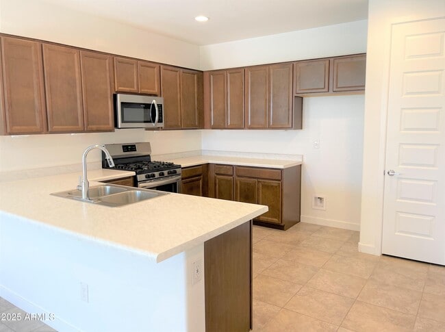 Building Photo - 8958 W Palo Verde Dr