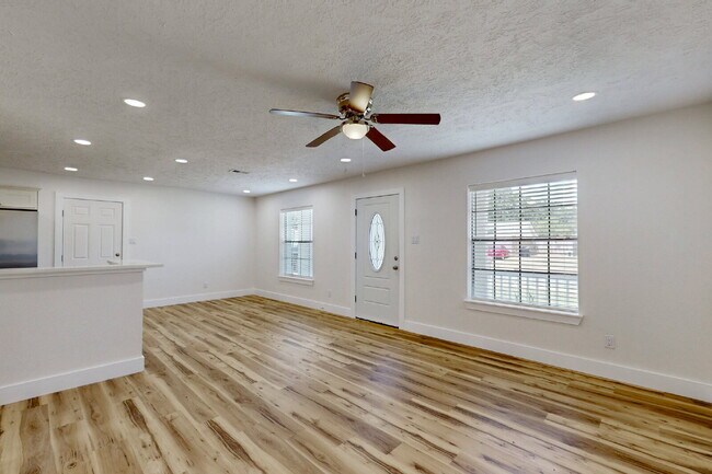 Foto del edificio - 3/2 Move-In Ready with Washer, Dryer, Refrigerator & Lawn Care Included!