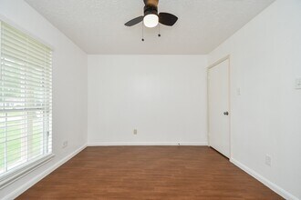 Building Photo - 7714 Eichler Dr