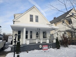 Building Photo - 2818 E 127th St