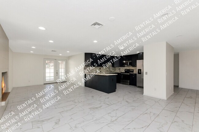 Foto del edificio - 4 Bedroom 3 Baths with POOL