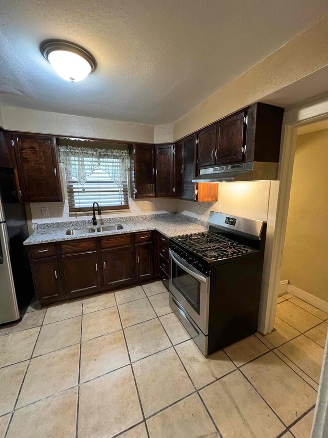 Foto del edificio - 400 Noble Ave