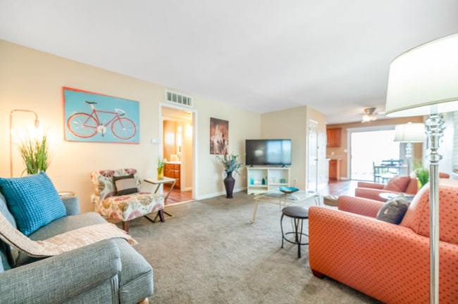 Building Photo - 718 N Floral St