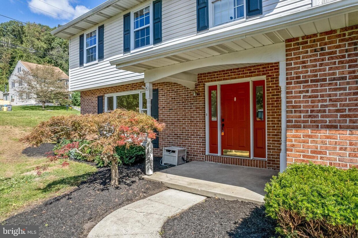 Primary Photo - 67 Hearthstone Dr