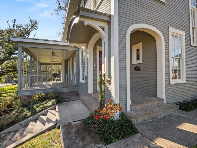 Building Photo - Enchanting 4-bedroom, 3-bathroom historical home