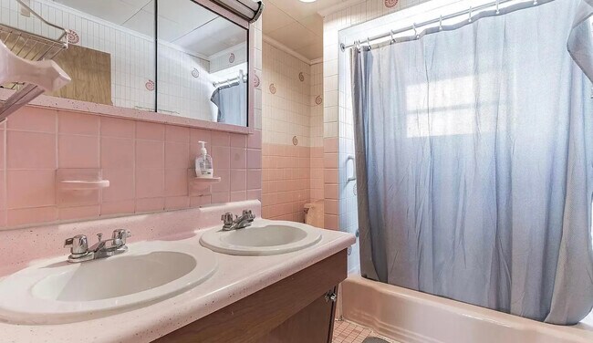 Foto del edificio - 160 Roxborough Ave