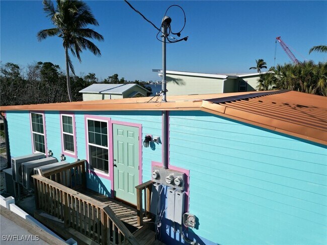 Foto del edificio - 4874 Pine Island Rd