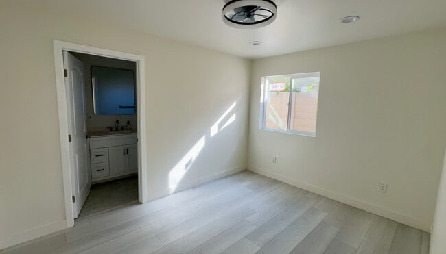 Foto del edificio - 883 N Waverly St