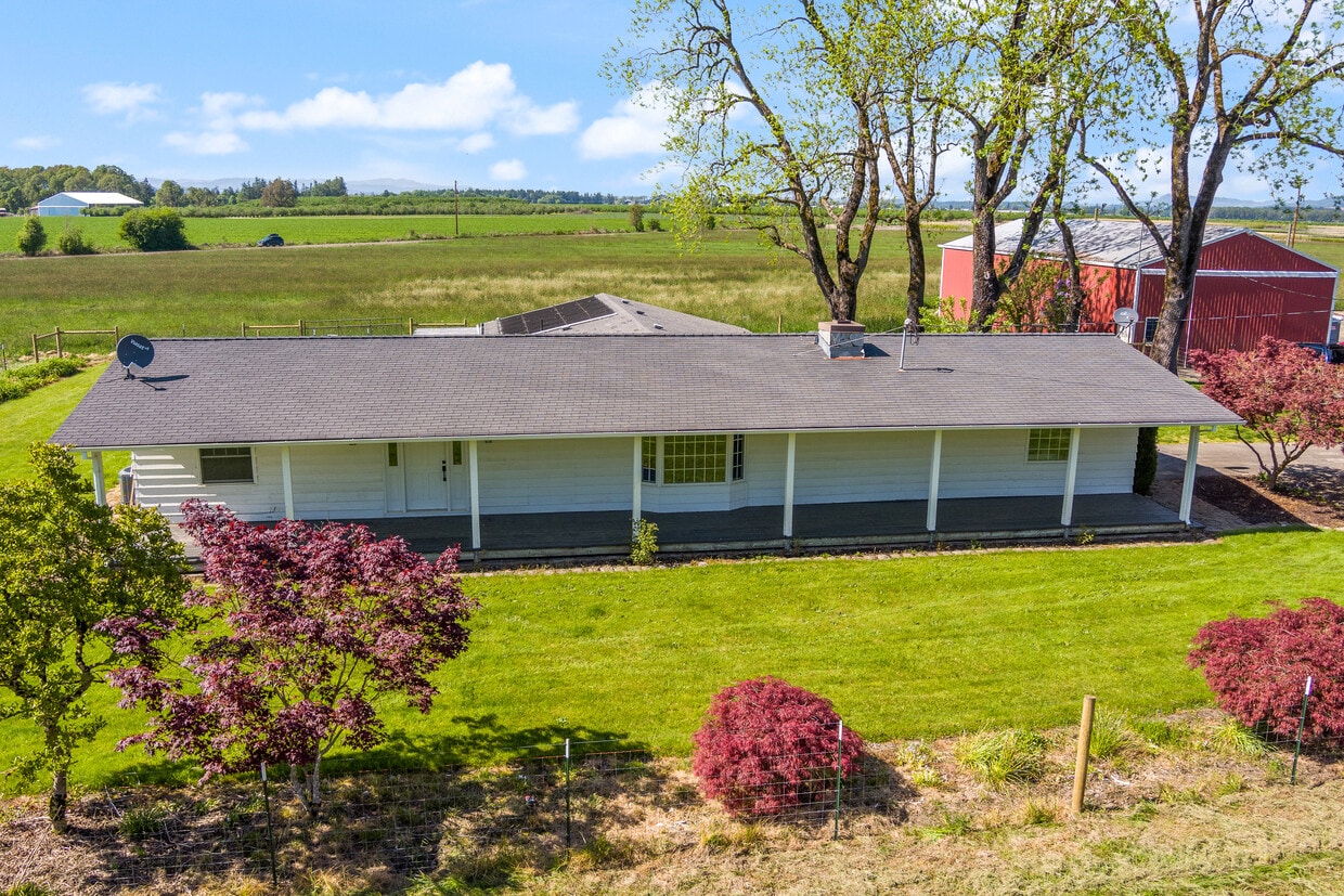 10001 SE Amity Dayton Hwy, McMinnville, OR 97128 House Rental in