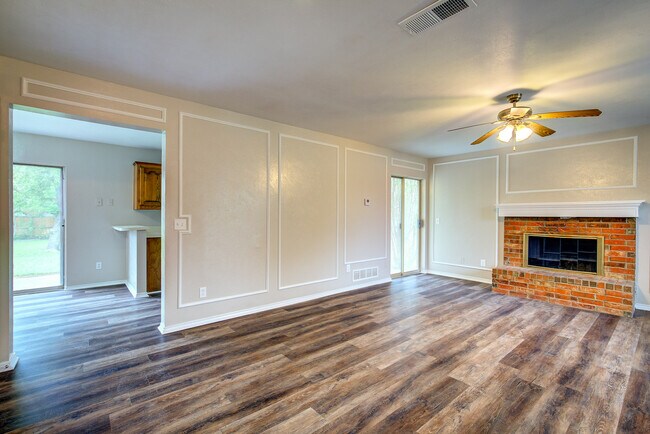 Foto del edificio - 2003 Hackberry Cir