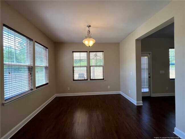 Building Photo - 424 Bison Ln