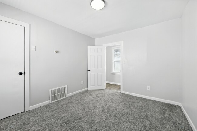 Foto del edificio - 118 Parkdale Ave