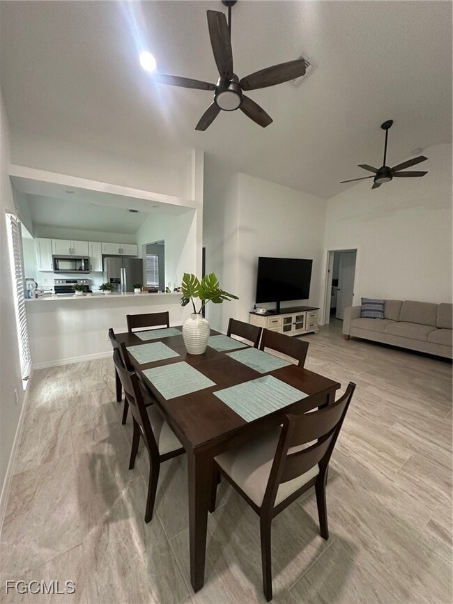 Building Photo - 16821 Sanibel Sunset Ct