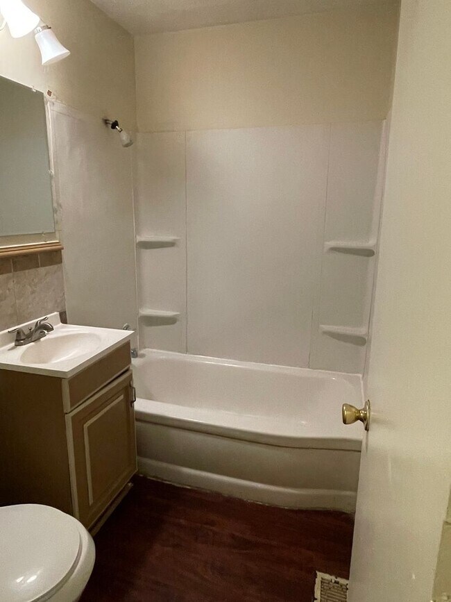 Foto del edificio - 3 Bedroom 1.5  Bath Home For Rent