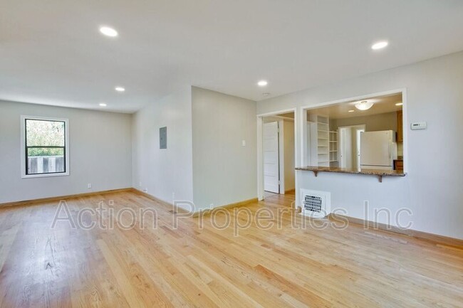 Building Photo - 119 Sherland Ave
