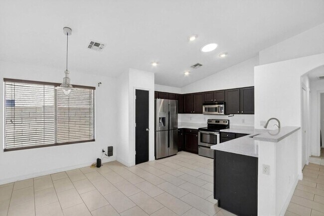 Foto del edificio - 6550 S 44th Ave