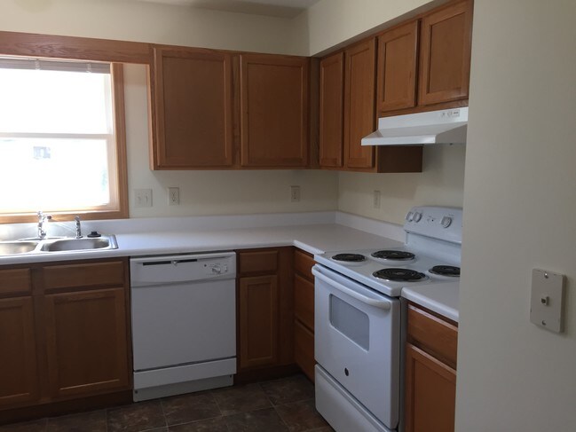 Kitchen - 105 Kennebeck Ct