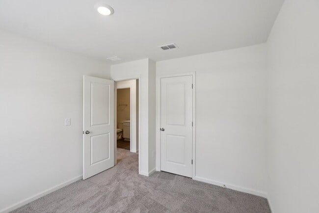 Photo - Fantastic 3bd/2.5ba home! Let yourself in!