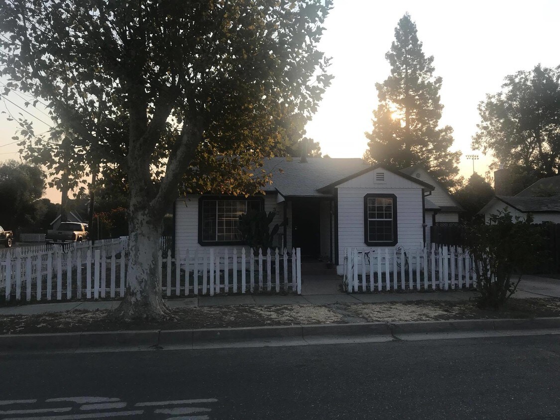 Foto principal - 301 S 3rd St
