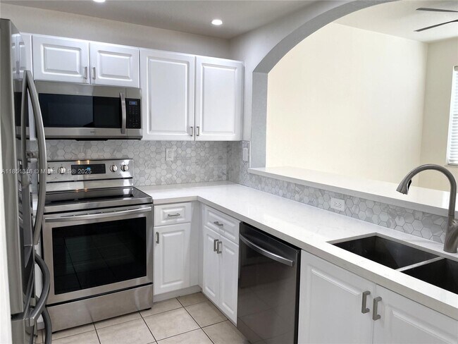 Foto del edificio - 8858 W Flagler St