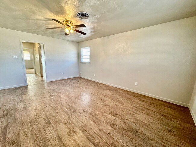 Foto del edificio - 3221 33rd St