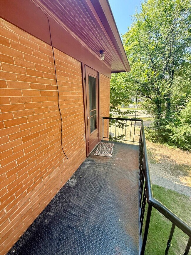 Building Photo - 1123 Laporte Ave