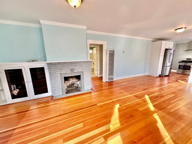 Building Photo - Beautiful Historic House in University Heights