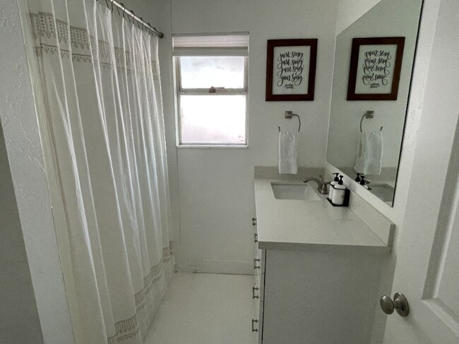 Building Photo - 9949 Sego Lily Dr