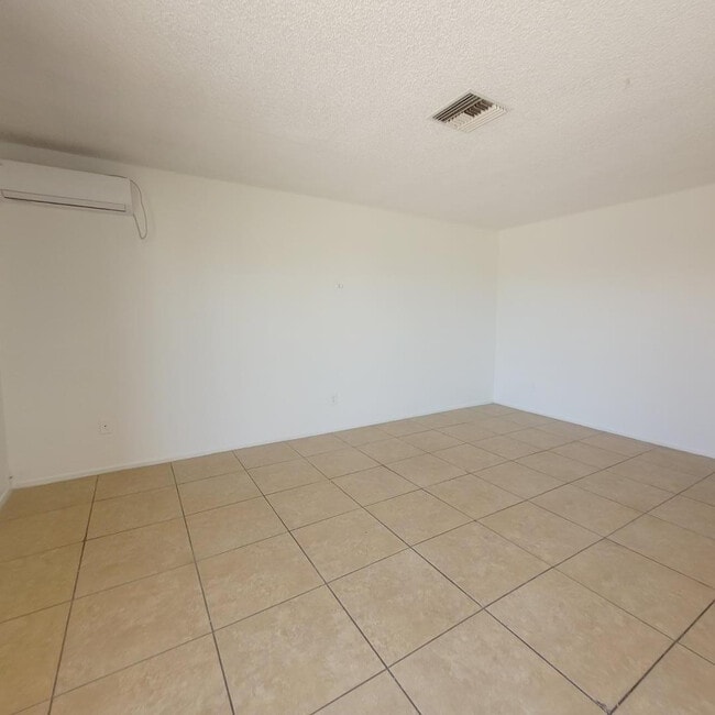 Building Photo - 4424 N 53rd Ln