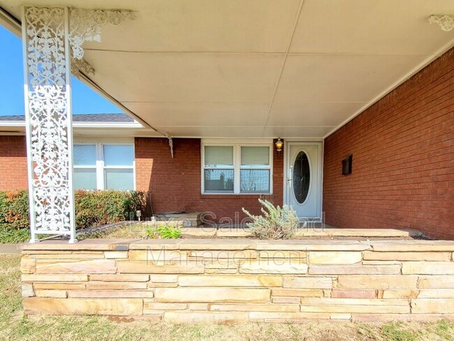 Building Photo - 425 E Atkinson Dr