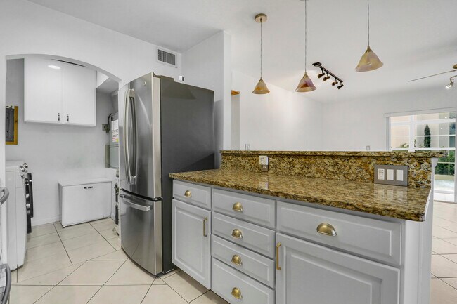 Building Photo - 964 NW Spruce Ridge Dr