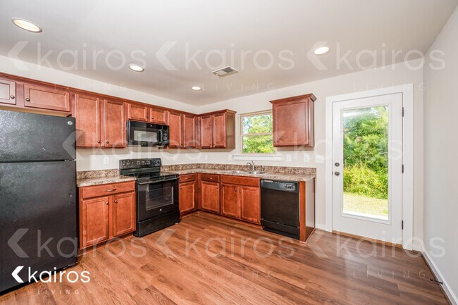 Building Photo - 170 Shiloh Creek Drive