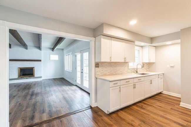 Building Photo - 433 Wildwood Dr