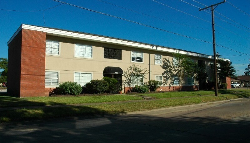 Primary Photo - 1801 Lake