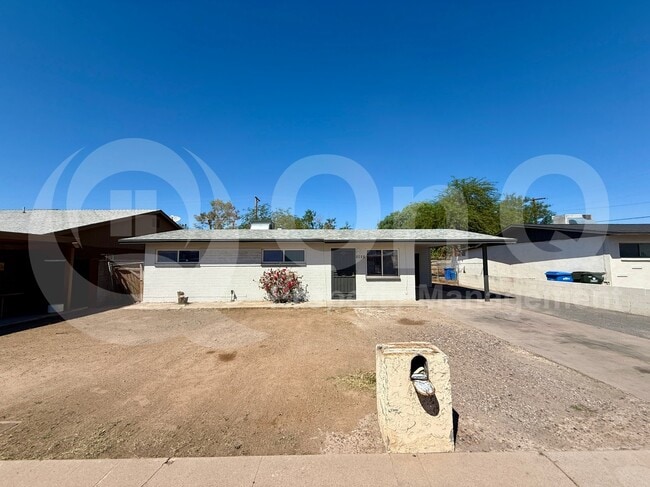 Photo - 1432 E Grove St House