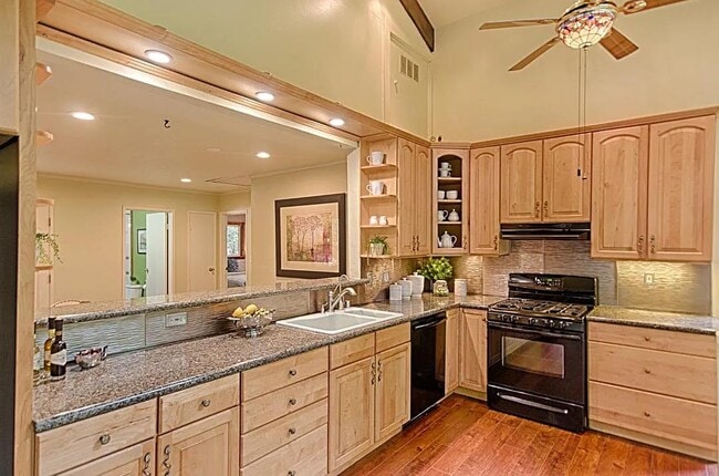 Foto del edificio - 130 Fairview Ave