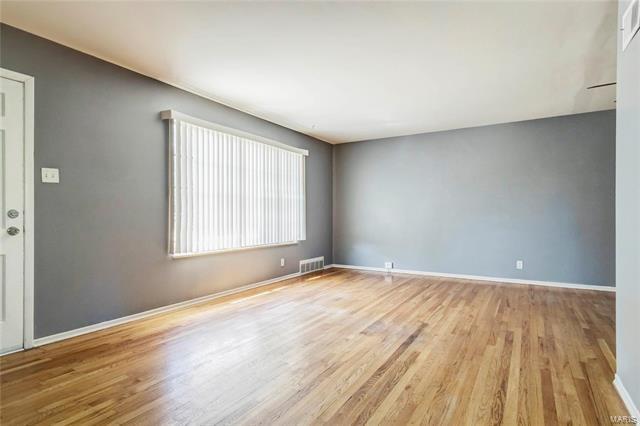 Building Photo - 9643 La Jolla Dr