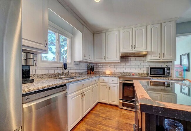 Foto del edificio - 3 bedroom 2 bath home Chesapeake home with a pool