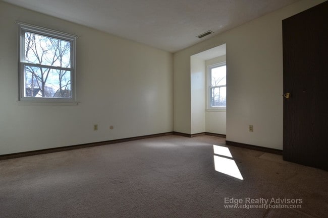 Building Photo - 5 General Greene Ave