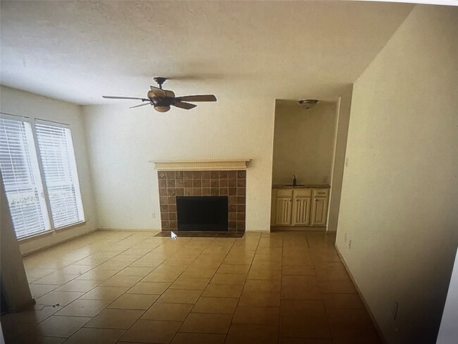 Building Photo - 8020 Braesmain Dr