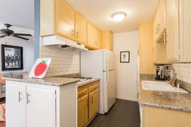 Foto del edificio - 1348 N Vista St