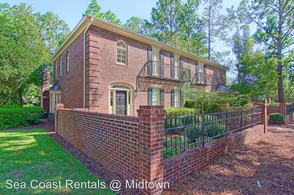 Primary Photo - 1913 Fenwick Pl