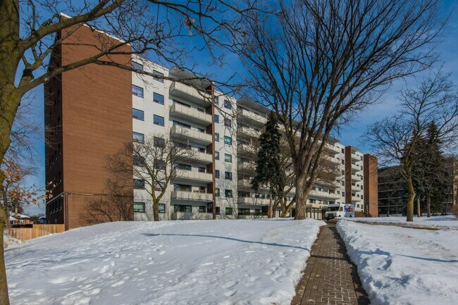 Building Photo - Keele and Lawrence  - One Bedroom Apartment - Available